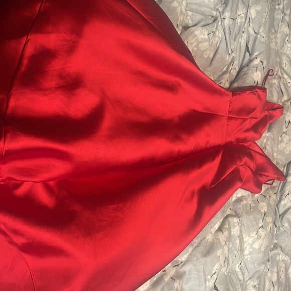 Red satin dress - Picture 2 of 4